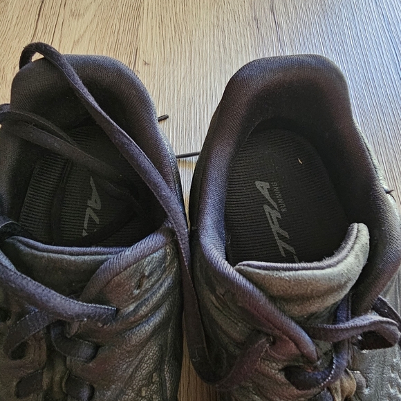 Altra Torin total leather black sneakers size 9 - Picture 7 of 8